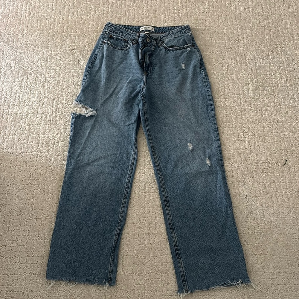 Abercrombie Curve Love High Rise Loose Jean 6/28